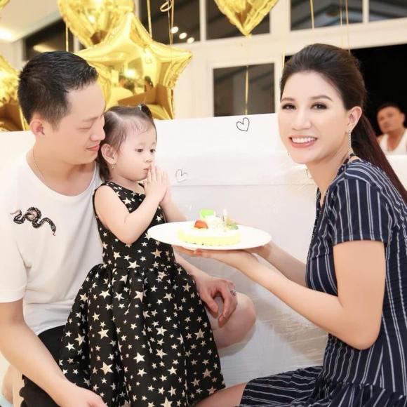 Đầu năm mới, ông xã Việt kiều của Trang Trần bất ngờ phát 'cẩu lương' khiến dân tình ghen tỵ 3 Đầu năm mới, ông xã Việt kiều của Trang Trần bất ngờ phát 'cẩu lương' khiến dân tình ghen tỵ 3