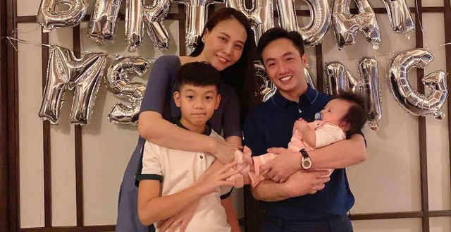 Lần hiếm hoi Cường Đô La công khai tương tác với mẹ Đàm Thu Trang, hé lộ mối quan hệ mẹ vợ con rể bao năm qua vẫn kín tiếng 4 Lần hiếm hoi Cường Đô La công khai tương tác với mẹ Đàm Thu Trang, hé lộ mối quan hệ mẹ vợ con rể bao năm qua vẫn kín tiếng 4