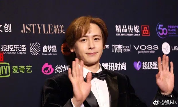 'Hoàng tử Thái' Nichkhun từng là người trong mộng của bao chị em nay lại gây thất vọng với gương mặt phát tướng 3 'Hoàng tử Thái' Nichkhun từng là người trong mộng của bao chị em nay lại gây thất vọng với gương mặt phát tướng 3