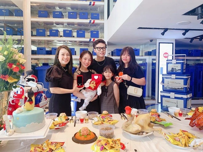 Lần cuối chung khuôn hình với nhau, đại gia Minh Nhựa lẫn vợ cũ đều rơm rớm xúc động 3 Lần cuối chung khuôn hình với nhau, đại gia Minh Nhựa lẫn vợ cũ đều rơm rớm xúc động 3