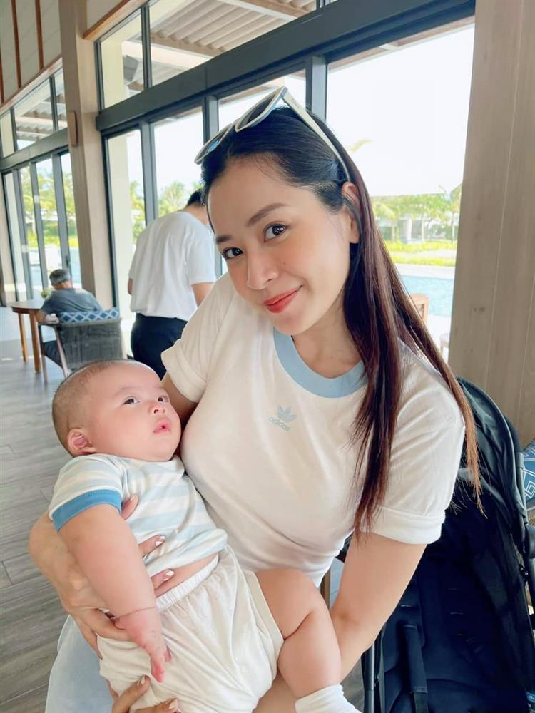 Chi Pu cả một mùa Tết 'mỏi tay' với hành động khiến dân tình trầm trồ 3 Chi Pu cả một mùa Tết 'mỏi tay' với hành động khiến dân tình trầm trồ 3