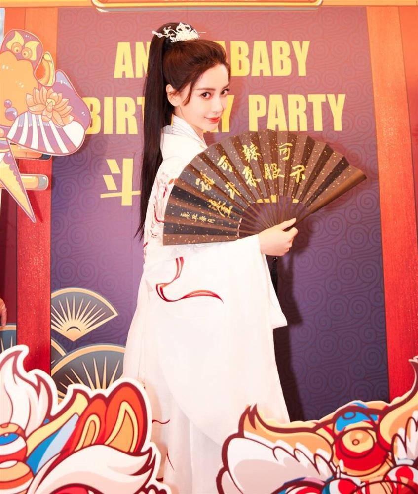 Giữa nghi vấn ly hôn, Huỳnh Hiểu Minh bất ngờ gửi lời chúc mùng sinh nhật Angela Baby thế nhưng thái độ lại không 'thành tâm'? 3 Giữa nghi vấn ly hôn, Huỳnh Hiểu Minh bất ngờ gửi lời chúc mùng sinh nhật Angela Baby thế nhưng thái độ lại không 'thành tâm'? 3