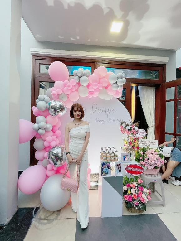 Mạc Văn Khoa 'đứng hình mất 5 giây' khi bị bà xã đưa ra câu hỏi 'khó đỡ' 2 Mạc Văn Khoa 'đứng hình mất 5 giây' khi bị bà xã đưa ra câu hỏi 'khó đỡ' 2