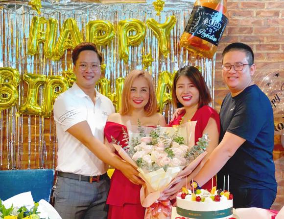 'Cô Xuyến' Hoàng Yến Về nhà đi con mở tiệc to sau khi ly hôn chồng thứ 4 1 'Cô Xuyến' Hoàng Yến Về nhà đi con mở tiệc to sau khi ly hôn chồng thứ 4 1