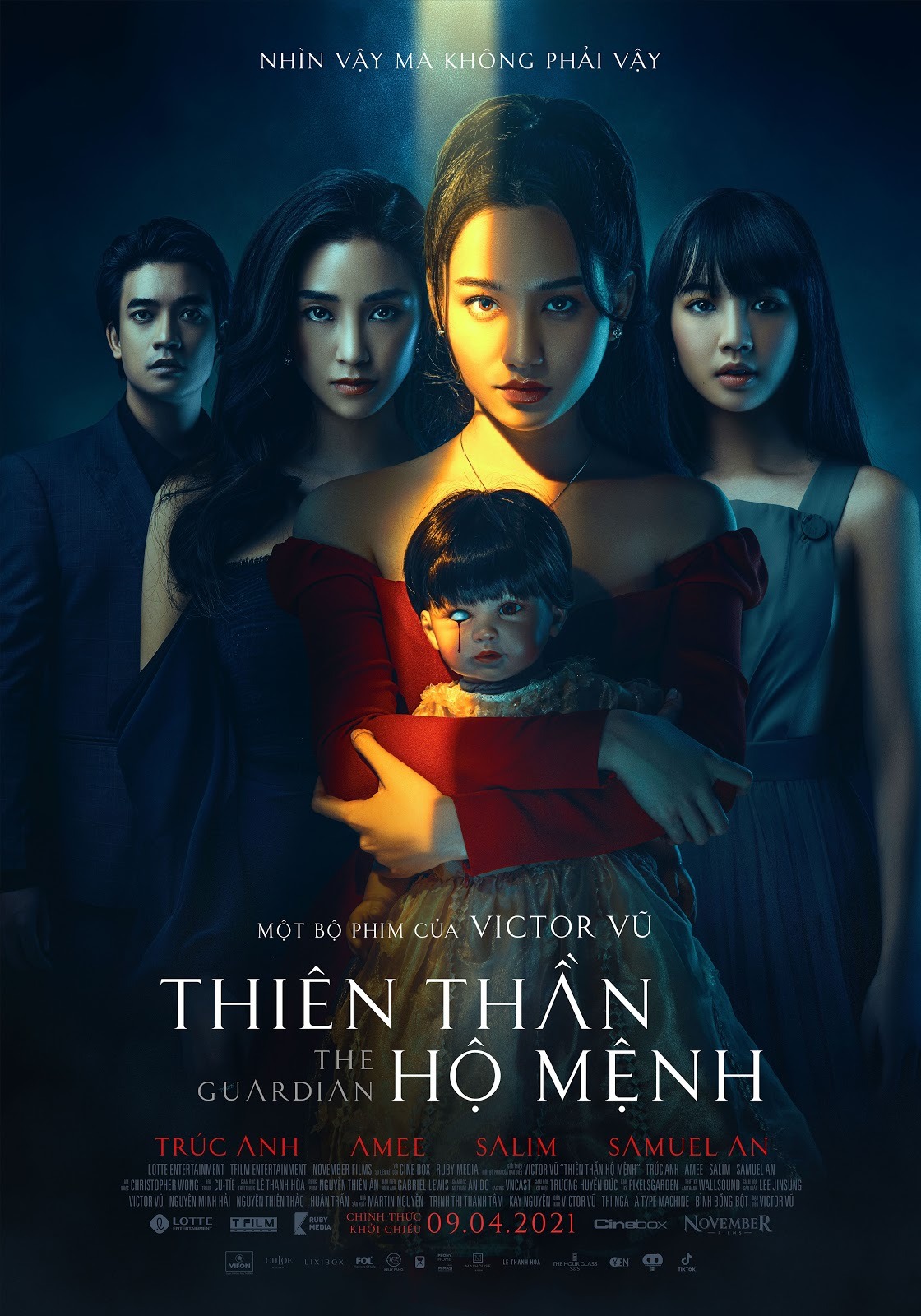 Victor Vũ lên tiếng về nghi vấn 'nuôi' Kumanthong sau khi lộ ảnh bế búp bê đi dạo, uống cà phê 4 Victor Vũ lên tiếng về nghi vấn 'nuôi' Kumanthong sau khi lộ ảnh bế búp bê đi dạo, uống cà phê 4