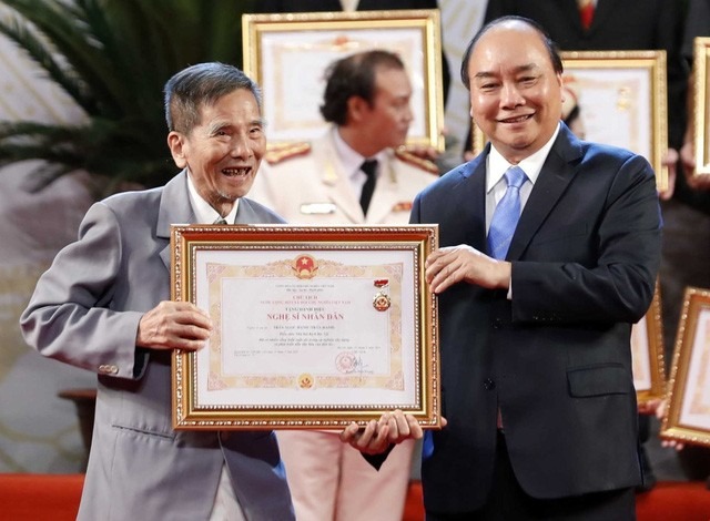 Những hình ảnh cuối đời của NSND Trần Hạnh: Luôn nở nụ cười lạc quan, hạnh phúc với cuộc sống bình dị 2 Những hình ảnh cuối đời của NSND Trần Hạnh: Luôn nở nụ cười lạc quan, hạnh phúc với cuộc sống bình dị 2
