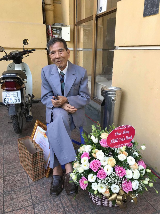 Những hình ảnh cuối đời của NSND Trần Hạnh: Luôn nở nụ cười lạc quan, hạnh phúc với cuộc sống bình dị 6