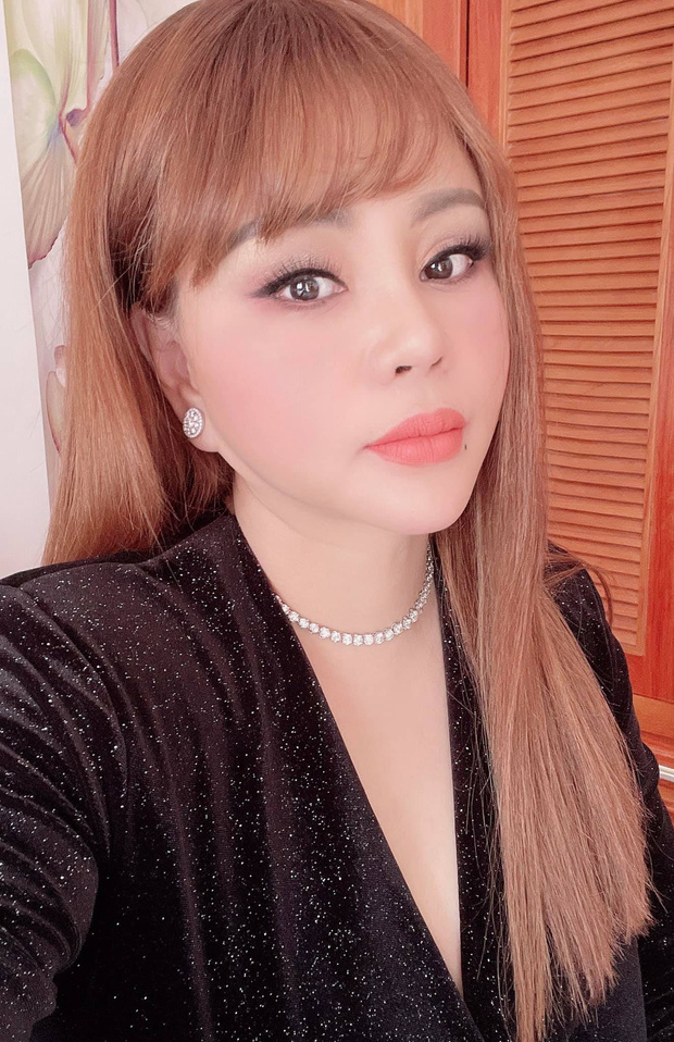 Lê Giang bị 'bóc mẽ' nhan sắc thật hậu thẩm mỹ khi đứng cạnh người em Trấn Thành 2 Lê Giang bị 'bóc mẽ' nhan sắc thật hậu thẩm mỹ khi đứng cạnh người em Trấn Thành 2