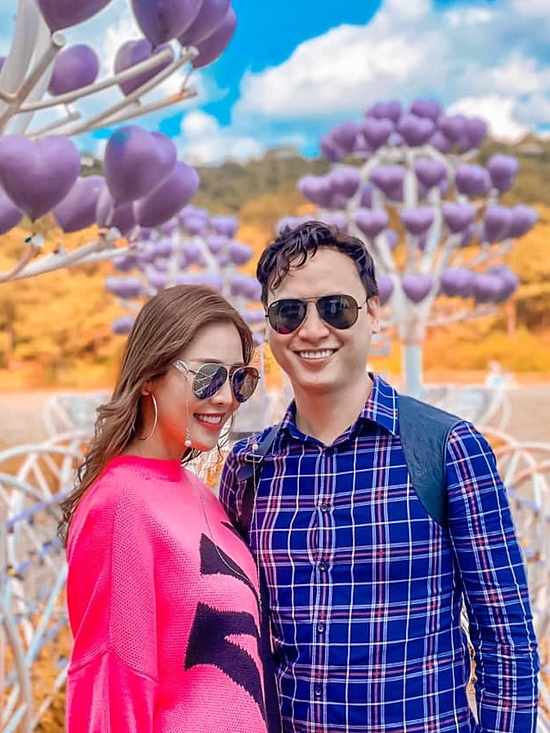 Chân dài từng khiến Nhã Phương muốn bỏ Trường Giang được đại gia gửi tiền tỷ ngày 8/3 3 Chân dài từng khiến Nhã Phương muốn bỏ Trường Giang được đại gia gửi tiền tỷ ngày 8/3 3
