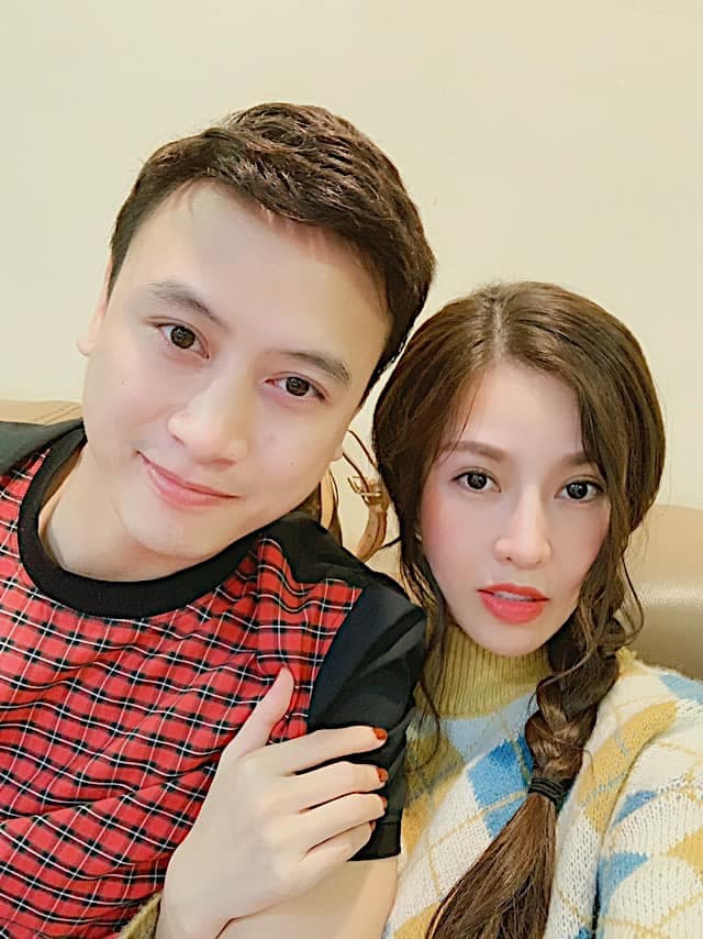 Chân dài từng khiến Nhã Phương muốn bỏ Trường Giang được đại gia gửi tiền tỷ ngày 8/3 2 Chân dài từng khiến Nhã Phương muốn bỏ Trường Giang được đại gia gửi tiền tỷ ngày 8/3 2