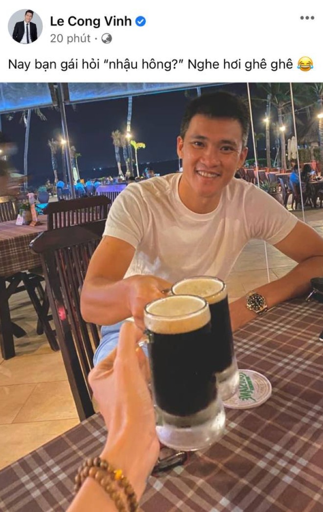 Đang yêu đương Thủy Tiên thắm thiết, Công Vinh bất ngờ hé lộ ý định 'lừa đảo', qua mặt bà xã 1 Đang yêu đương Thủy Tiên thắm thiết, Công Vinh bất ngờ hé lộ ý định 'lừa đảo', qua mặt bà xã 1