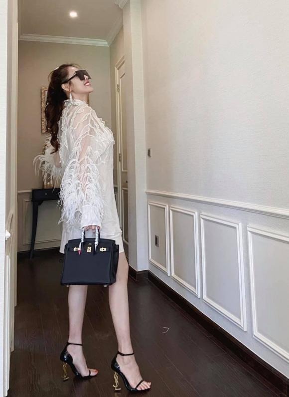 Quế Vân lên đồ táo bạo khoe dáng dù mang bầu ở tháng thứ 5 2 Quế Vân lên đồ táo bạo khoe dáng dù mang bầu ở tháng thứ 5 2