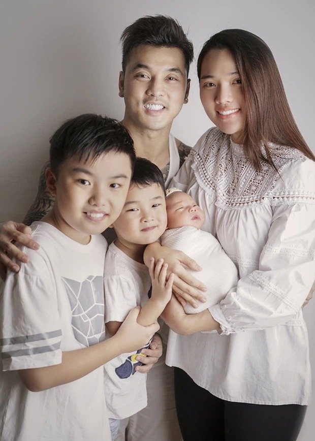 'Hoàng tử Vpop' lần đầu tiết lộ về khoảng thời gian 'đen tối' của cuộc đời khi bị bệnh tật đeo bám, đàn em khinh rẻ 3 'Hoàng tử Vpop' lần đầu tiết lộ về khoảng thời gian 'đen tối' của cuộc đời khi bị bệnh tật đeo bám, đàn em khinh rẻ 3