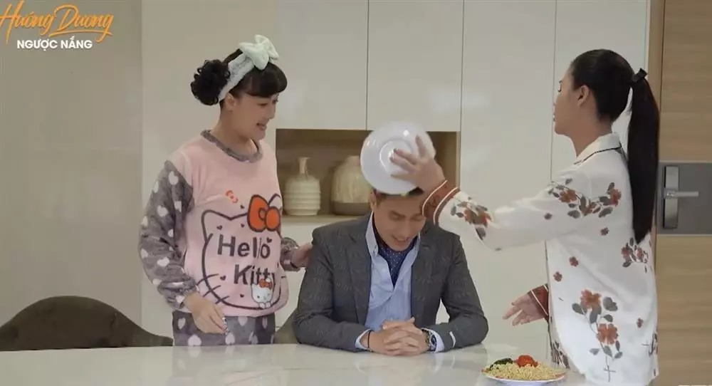 Bí mật đằng sau sự phẫn nộ của Lương Thu Trang khiến cô phải đổ bát mì lên đầu Việt Anh trong Hướng dương ngược nắng - Ảnh 1 Bí mật đằng sau sự phẫn nộ của Lương Thu Trang khiến cô phải đổ bát mì lên đầu Việt Anh trong Hướng dương ngược nắng - Ảnh 1