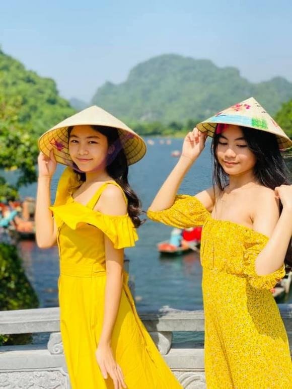 Hai ái nữ nhà Quyền Linh ngày một xinh đẹp, trưởng thành. Ảnh: FBNV Hai ái nữ nhà Quyền Linh ngày một xinh đẹp, trưởng thành. Ảnh: FBNV