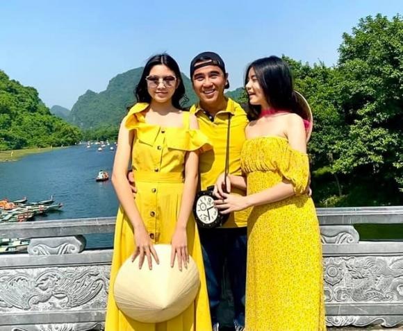 Không những vậy, hai cô bé còn sở hữu chiều cao nổi trội. Ảnh: FBNV Không những vậy, hai cô bé còn sở hữu chiều cao nổi trội. Ảnh: FBNV