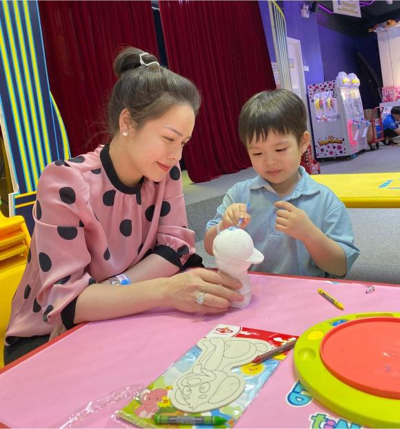 Nhật Kim Anh chìm đắm trong hạnh phúc sau biến cố biến cuộc sống của cô chìm trong nước mắt - Ảnh 1 Nhật Kim Anh chìm đắm trong hạnh phúc sau biến cố biến cuộc sống của cô chìm trong nước mắt - Ảnh 1