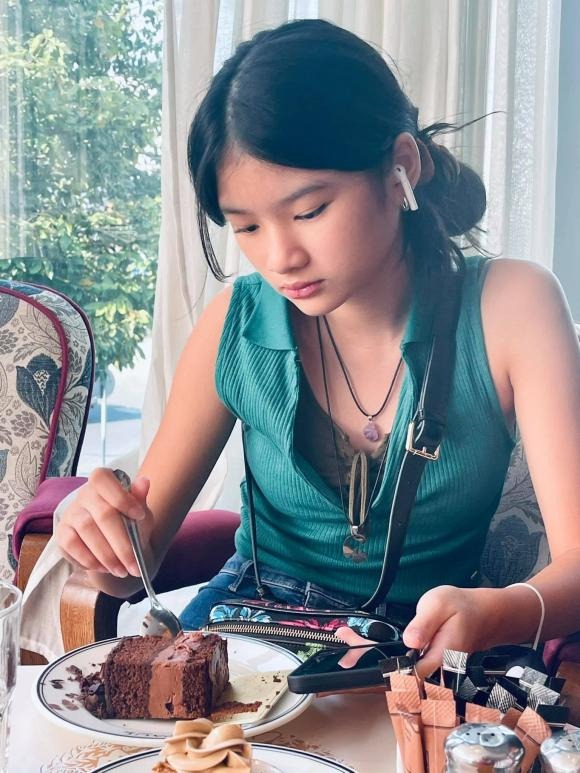 Trần Bảo Sơn tung ảnh cực phẩm bên 'mỹ nhân tuổi teen', góc nhìn nào cũng khiến dân tình đắm đuối 3 Trần Bảo Sơn tung ảnh cực phẩm bên 'mỹ nhân tuổi teen', góc nhìn nào cũng khiến dân tình đắm đuối 3