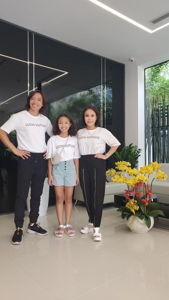 Việt Hương cùng gia đình vừa có chuyến đi nghỉ dưỡng sau thời gian xa cách. Ảnh: FBNV Việt Hương cùng gia đình vừa có chuyến đi nghỉ dưỡng sau thời gian xa cách. Ảnh: FBNV