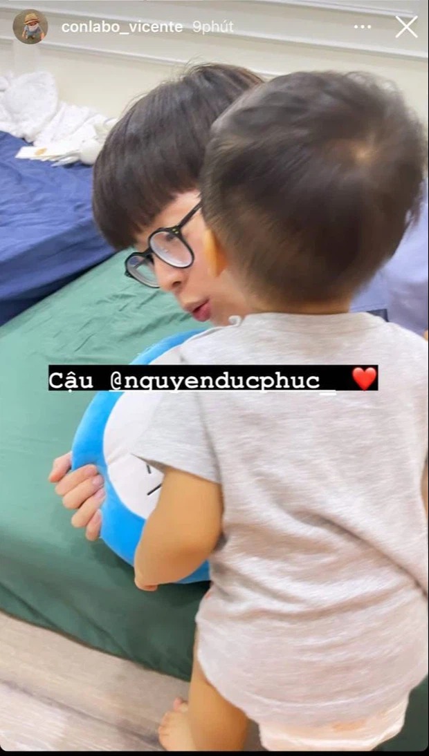 Hòa Minzy hé lộ khoảnh khắc đáng yêu hết nấc của quý tử đầu lòng với hội đàn em 'lầy lội' Đức Phúc, Erik 2 Hòa Minzy hé lộ khoảnh khắc đáng yêu hết nấc của quý tử đầu lòng với hội đàn em 'lầy lội' Đức Phúc, Erik 2