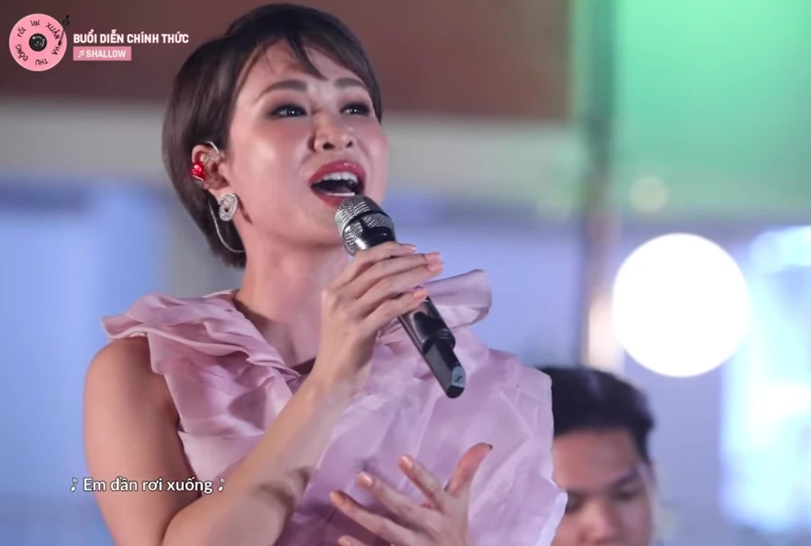 Bị lâm vào thế khó, Văn Mai Hương phải nhờ 'đối thủ' một thời vào giải vây 2 Bị lâm vào thế khó, Văn Mai Hương phải nhờ 'đối thủ' một thời vào giải vây 2