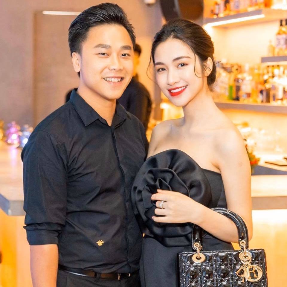 Hòa Minzy 'đứng hình' mất vài giây khi bị bậc tiền bối nhắc đến tên tình cũ Công Phượng ngay chốn đông người 3 Hòa Minzy 'đứng hình' mất vài giây khi bị bậc tiền bối nhắc đến tên tình cũ Công Phượng ngay chốn đông người 3