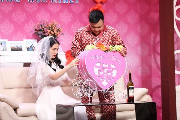 Hòa Minzy 'đứng hình' mất vài giây khi bị bậc tiền bối nhắc đến tên tình cũ Công Phượng ngay chốn đông người 1 Hòa Minzy 'đứng hình' mất vài giây khi bị bậc tiền bối nhắc đến tên tình cũ Công Phượng ngay chốn đông người 1