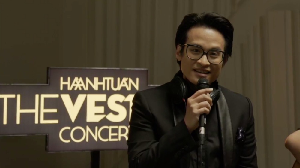 Đang hát live cực 'mượt' giữa lòng Đà Lạt, Hà Anh Tuấn gặp ngay sự cố trên sân khấu và màn xử lý đi vào lòng người 2 Đang hát live cực 'mượt' giữa lòng Đà Lạt, Hà Anh Tuấn gặp ngay sự cố trên sân khấu và màn xử lý đi vào lòng người 2
