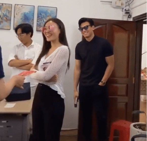 Dấy lên nghi vấn Ninh Dương Lan Ngọc 'phim giả tình thật' với nam thần màn ảnh chỉ thông qua một chi tiết nhỏ 3 Dấy lên nghi vấn Ninh Dương Lan Ngọc 'phim giả tình thật' với nam thần màn ảnh chỉ thông qua một chi tiết nhỏ 3