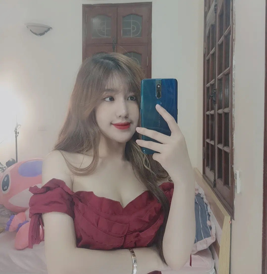 Nữ streamer quyến rũ nhất Việt Nam phản pháo mạnh mẽ trước đề nghị không phù hợp 5 Nữ streamer quyến rũ nhất Việt Nam phản pháo mạnh mẽ trước đề nghị không phù hợp 5