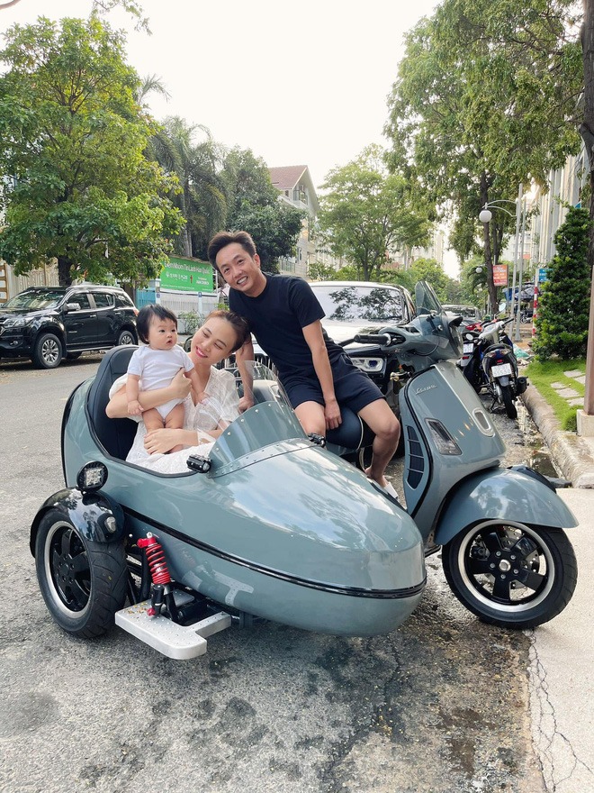 Tin sao Việt hot nhất MXH ngày 8/4: Vợ hai Vân Quang Long bị nghi cho chồng 'đổ vỏ', Đàm Vĩnh Hưng lên tiếng 'dằn mặt' khi thấy đàn em khoa trương 3 Tin sao Việt hot nhất MXH ngày 8/4: Vợ hai Vân Quang Long bị nghi cho chồng 'đổ vỏ', Đàm Vĩnh Hưng lên tiếng 'dằn mặt' khi thấy đàn em khoa trương 3