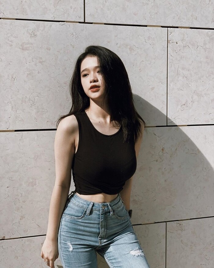 Linh Ka lo lắng vì khả năng 'biến hình' của đôi mắt nhưng thực chất đang khoe dáng nuột trá hình? 3 Linh Ka lo lắng vì khả năng 'biến hình' của đôi mắt nhưng thực chất đang khoe dáng nuột trá hình? 3