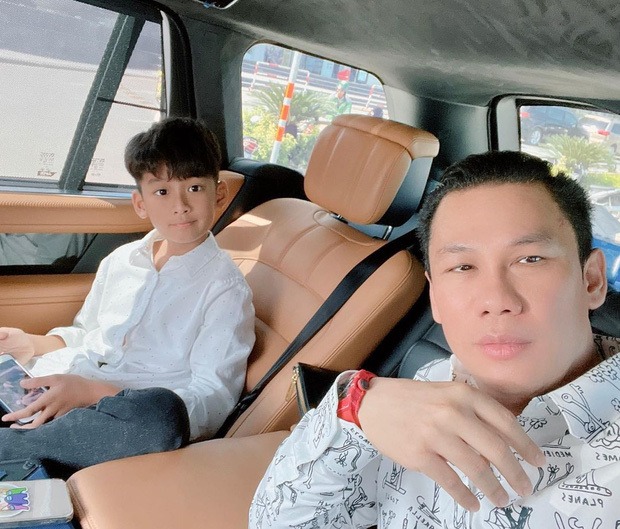Quý tử nhà Lệ Quyên sinh ra đã 'ngậm thìa vàng', sinh nhật còn nhận được món quà chẳng ai có được 2 Quý tử nhà Lệ Quyên sinh ra đã 'ngậm thìa vàng', sinh nhật còn nhận được món quà chẳng ai có được 2