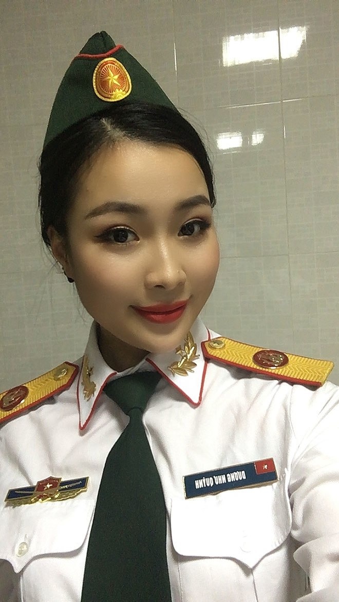 Tìm ra danh tính gái xinh nổi tiếng sau bức ảnh chụp vội khi đi làm CCCD: Hóa ra là người trong giới nghệ thuật 2 Tìm ra danh tính gái xinh nổi tiếng sau bức ảnh chụp vội khi đi làm CCCD: Hóa ra là người trong giới nghệ thuật 2