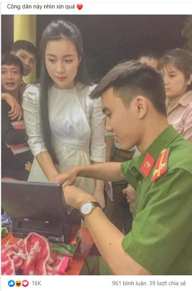 Tìm ra danh tính gái xinh nổi tiếng sau bức ảnh chụp vội khi đi làm CCCD: Hóa ra là người trong giới nghệ thuật 1 Tìm ra danh tính gái xinh nổi tiếng sau bức ảnh chụp vội khi đi làm CCCD: Hóa ra là người trong giới nghệ thuật 1