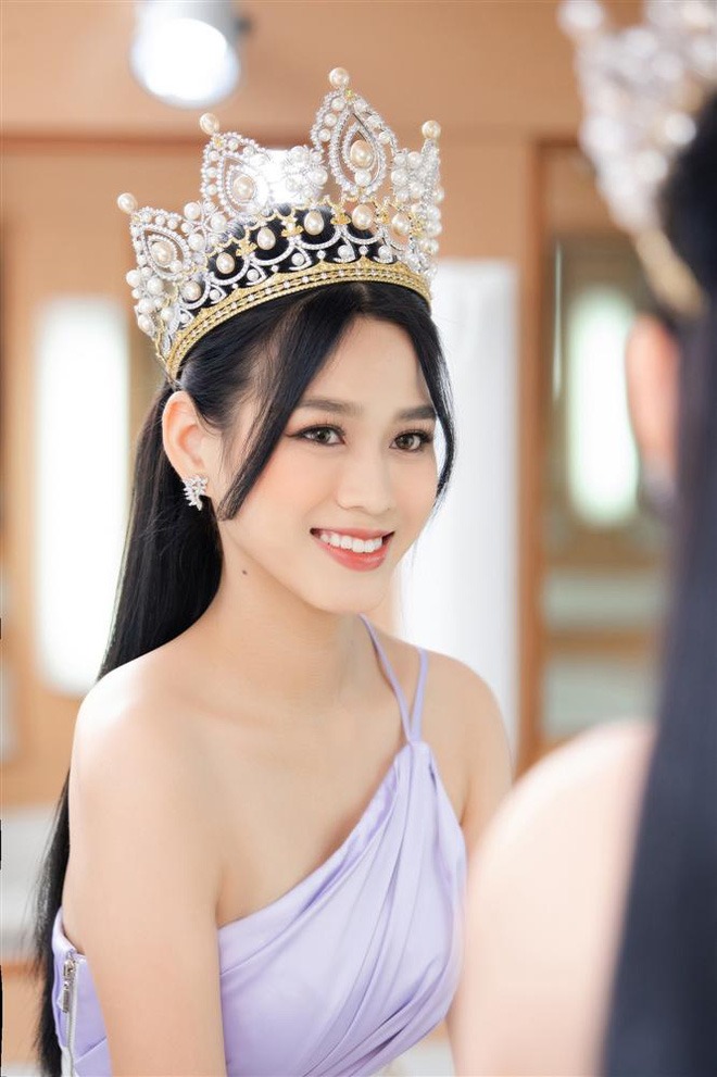 Đỗ Thị Hà công khai dung mạo thời chưa đăng quang, nhan sắc liệu có được như thời điểm hiện tại? 1 Đỗ Thị Hà công khai dung mạo thời chưa đăng quang, nhan sắc liệu có được như thời điểm hiện tại? 1