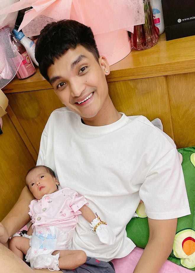 Mạc Văn Khoa tiết lộ sự thật về tổ ấm kể từ sau khi đăng ký kết hôn với bà xã Thảo Vy 4 Mạc Văn Khoa tiết lộ sự thật về tổ ấm kể từ sau khi đăng ký kết hôn với bà xã Thảo Vy 4