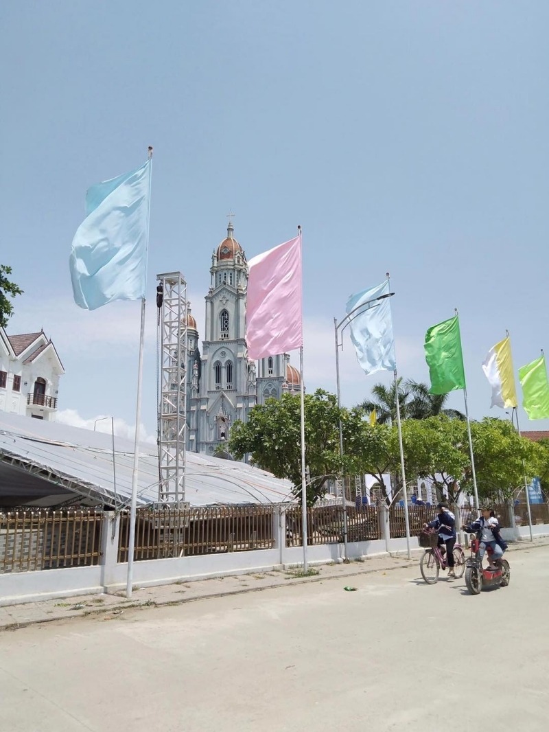 Hé lộ không gian tiệc cưới hoành tráng đang gấp rút hoàn thành trước hôn lễ của Phan Mạnh Quỳnh với bạn gái xinh đẹp 3 Hé lộ không gian tiệc cưới hoành tráng đang gấp rút hoàn thành trước hôn lễ của Phan Mạnh Quỳnh với bạn gái xinh đẹp 3