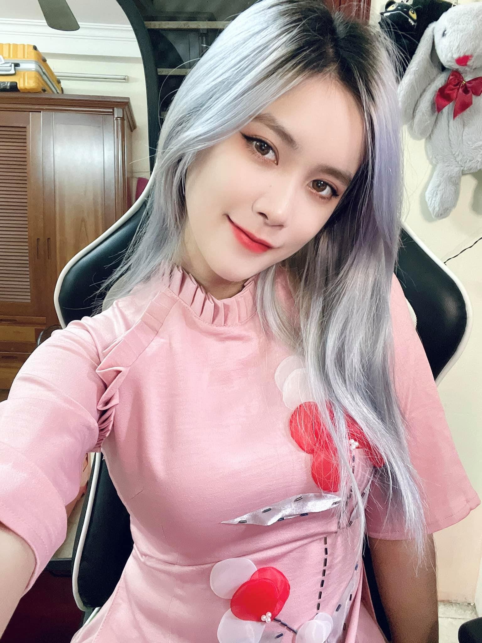 Công khai gửi lời yêu đến tình cũ Linh Ngọc Đàm, nữ streamer xinh đẹp nhận về rổ 'gạch đá' đến mức sức khỏe xuống dốc 6 Công khai gửi lời yêu đến tình cũ Linh Ngọc Đàm, nữ streamer xinh đẹp nhận về rổ 'gạch đá' đến mức sức khỏe xuống dốc 6