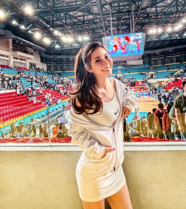 Nữ giảng viên đẹp tựa hot girl cuộc sống thay đổi sau khi bị học trò tung ảnh lên MXH 4 Nữ giảng viên đẹp tựa hot girl cuộc sống thay đổi sau khi bị học trò tung ảnh lên MXH 4
