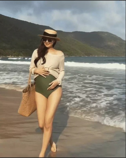 Bà bầu Phanh Lee bụng to 'vượt mặt' vẫn khiến dân tình trầm trồ từ nhan sắc cho đến vóc dáng 3 Bà bầu Phanh Lee bụng to 'vượt mặt' vẫn khiến dân tình trầm trồ từ nhan sắc cho đến vóc dáng 3