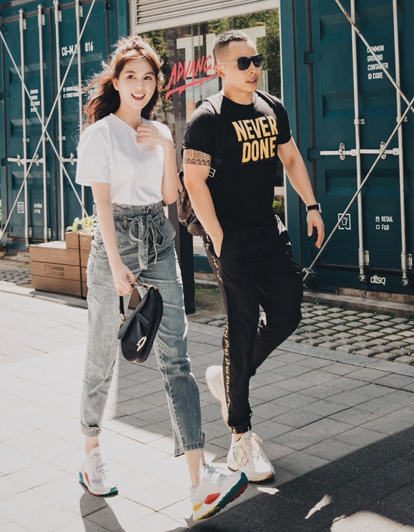 Giữa lúc thị phi bủa vây, Ngọc Trinh vẫn tìm được bình yên bên ông bầu Vũ Khắc Tiệp 4 Giữa lúc thị phi bủa vây, Ngọc Trinh vẫn tìm được bình yên bên ông bầu Vũ Khắc Tiệp 4