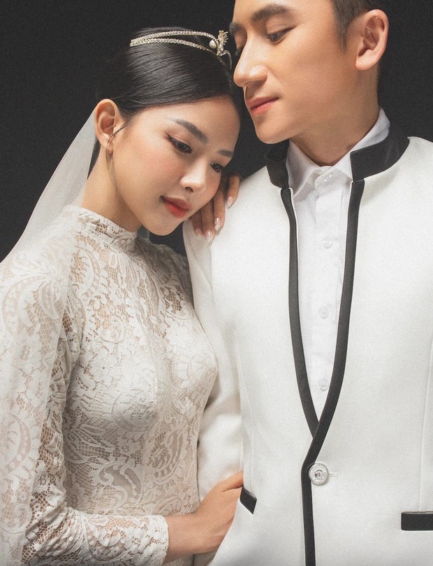 Sau hôn lễ, vợ chồng Phan Mạnh Quỳnh tung bộ ảnh cưới cực phẩm: Cô dâu lộ đường cong hút mắt, góc nghiêng 'thần thánh' khó ai sánh bằng 4