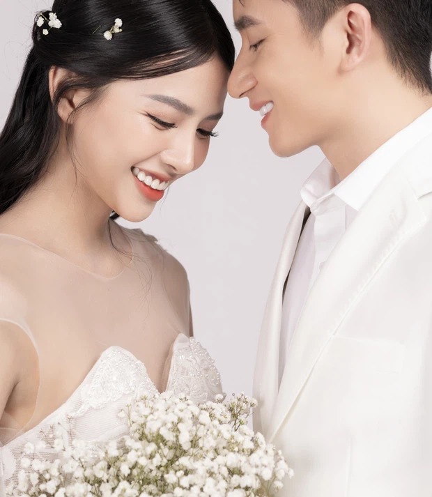 Sau hôn lễ, vợ chồng Phan Mạnh Quỳnh tung bộ ảnh cưới cực phẩm: Cô dâu lộ đường cong hút mắt, góc nghiêng 'thần thánh' khó ai sánh bằng 3