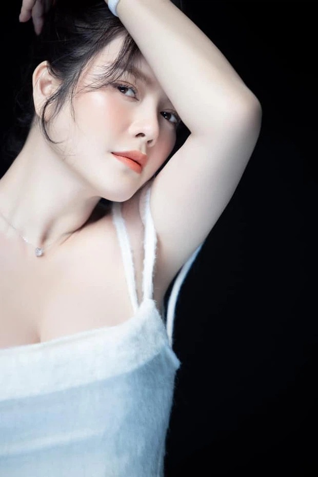 Chúc phúc cho vợ chồng Phan Mạnh Quỳnh, Lý Nhã Kỳ bất ngờ tiết lộ 'thèm yêu', chán 1 mình 3 Chúc phúc cho vợ chồng Phan Mạnh Quỳnh, Lý Nhã Kỳ bất ngờ tiết lộ 'thèm yêu', chán 1 mình 3