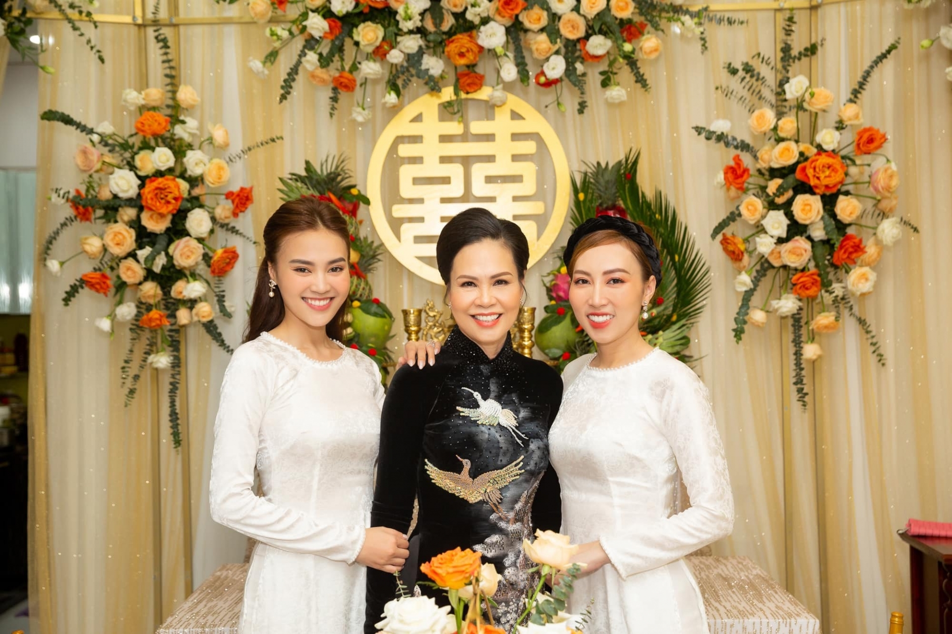 Hóa thiếu nữ trong loạt hình ảnh hạnh phúc bên gia đình, Ninh Dương Lan Ngọc tiết lộ: 'Nhà Ngọc giàu lắm' 2 Hóa thiếu nữ trong loạt hình ảnh hạnh phúc bên gia đình, Ninh Dương Lan Ngọc tiết lộ: 'Nhà Ngọc giàu lắm' 2