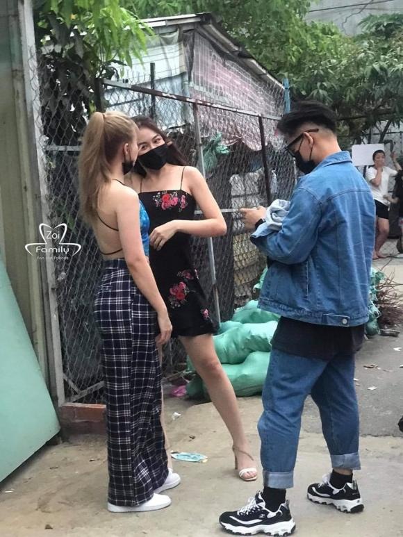Lên đồ táo bạo, Khởi My bị 'người qua đường' bắt trọn khoảnh khắc phơi bày khuyết điểm 4 Lên đồ táo bạo, Khởi My bị 'người qua đường' bắt trọn khoảnh khắc phơi bày khuyết điểm 4