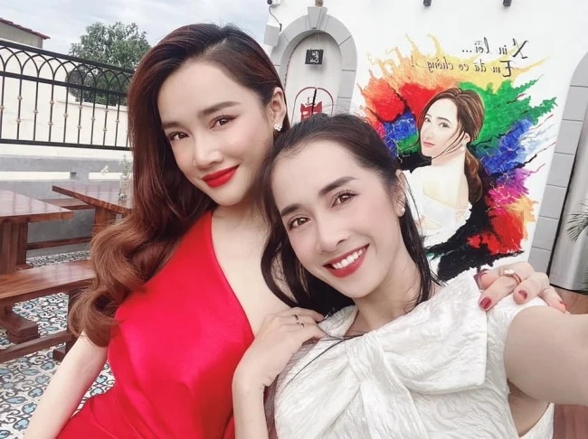Tin sao Việt hot nhất MXH 23/4: Ngọc Trinh lên tiếng khi bị Nathan Lee kiện, người nhà bênh vực Nhã Phương giữa ồn ào 2 Tin sao Việt hot nhất MXH 23/4: Ngọc Trinh lên tiếng khi bị Nathan Lee kiện, người nhà bênh vực Nhã Phương giữa ồn ào 2