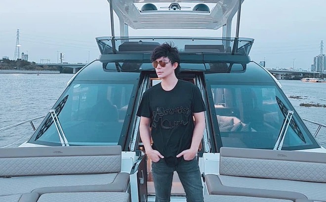 Cao Thái Sơn bị khui lại ồn ào về giới tính, cặp kè đại gia và loạt hình ảnh 'giường chiếu' giữa lúc 'đại chiến' với Nathan Lee 5 Cao Thái Sơn bị khui lại ồn ào về giới tính, cặp kè đại gia và loạt hình ảnh 'giường chiếu' giữa lúc 'đại chiến' với Nathan Lee 5