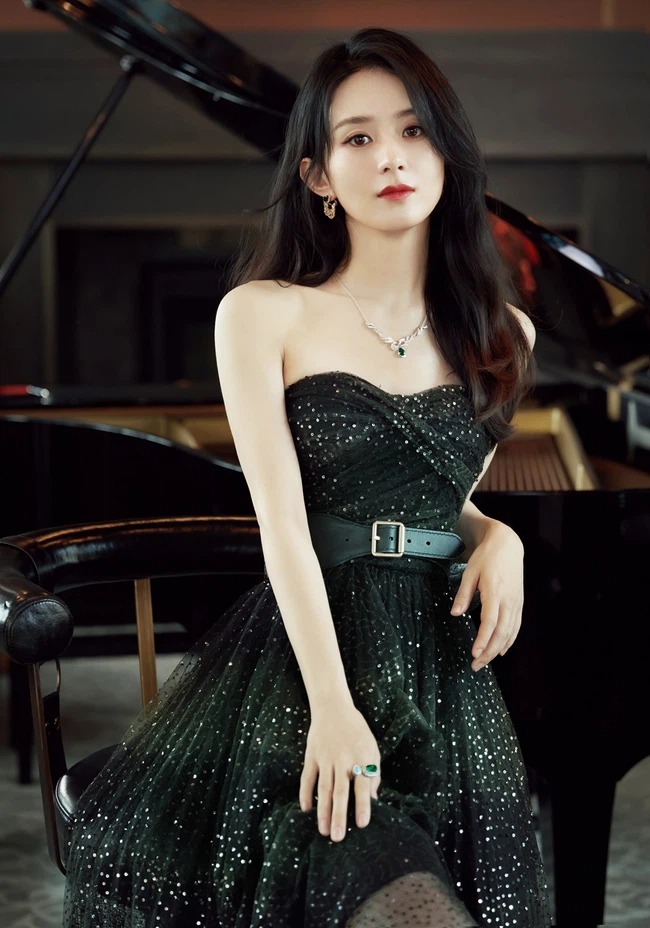 Triệu Lệ Dĩnh gặt hái 'thành quả' bất ngờ khi vừa rời xa Phùng Thiệu Phong 2 Triệu Lệ Dĩnh gặt hái 'thành quả' bất ngờ khi vừa rời xa Phùng Thiệu Phong 2